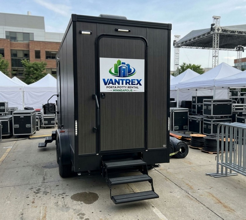 Luxury restroom trailer